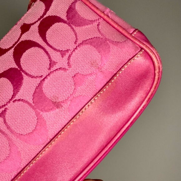 SOLD 💖 Vintage Y2K Barbie Coach Demi Purse in Pink 💖 - Picture 10 of 10